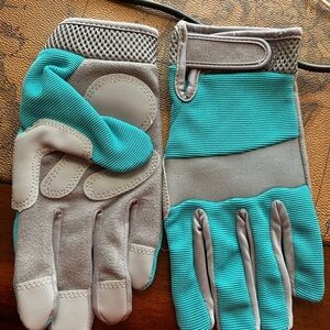 Athletic Gloves